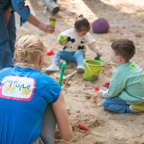 gemeinsam Spielen im Sandkasten